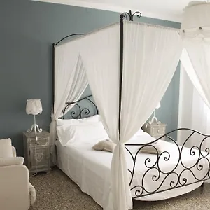 https://to-be-happy-in-venice.hotelinveneto.com