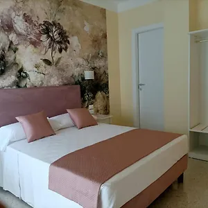 Guest house Train Station Venice - Atika & Atif